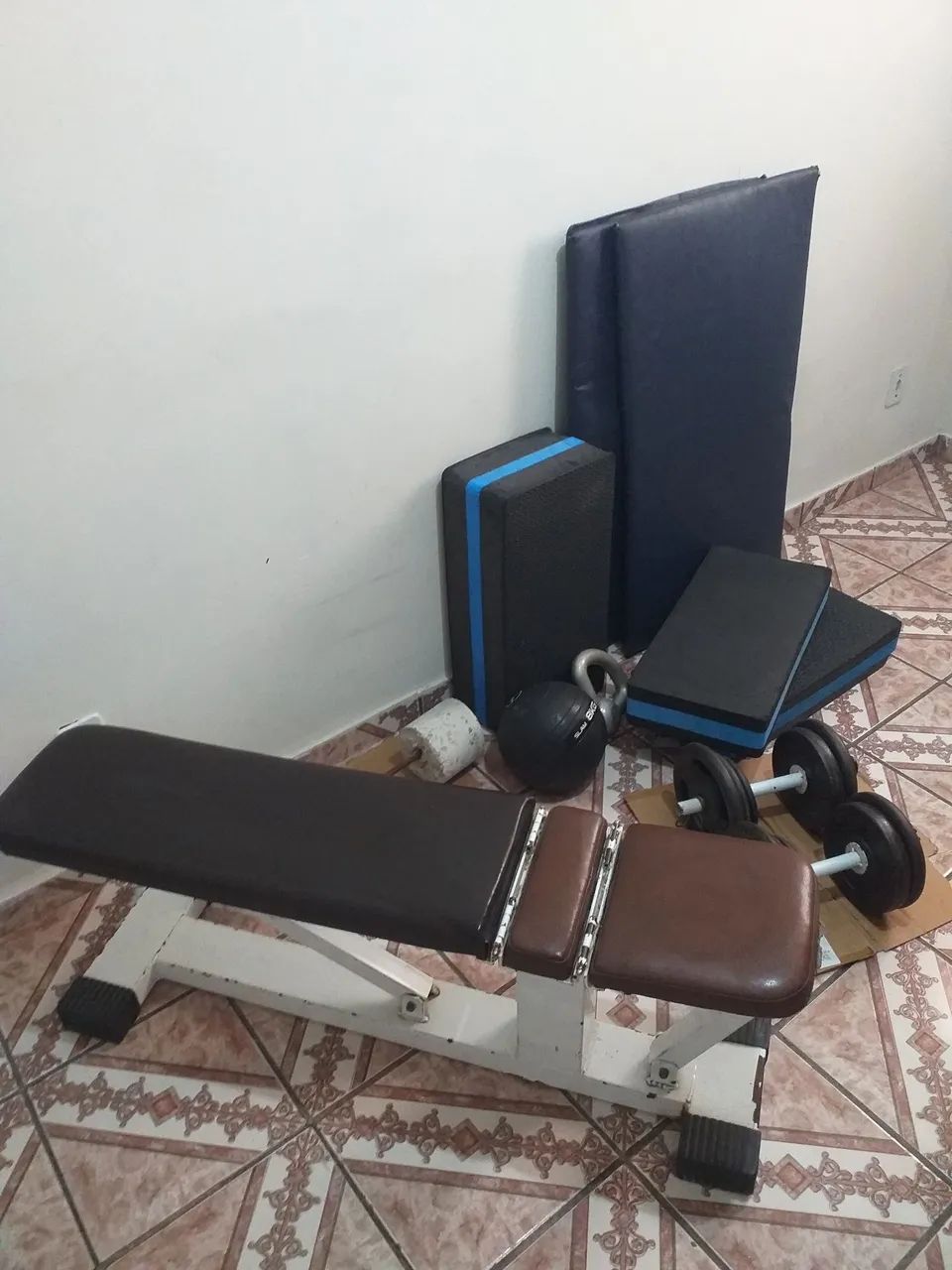 Halteres, banco e acessórios  - Foto 2