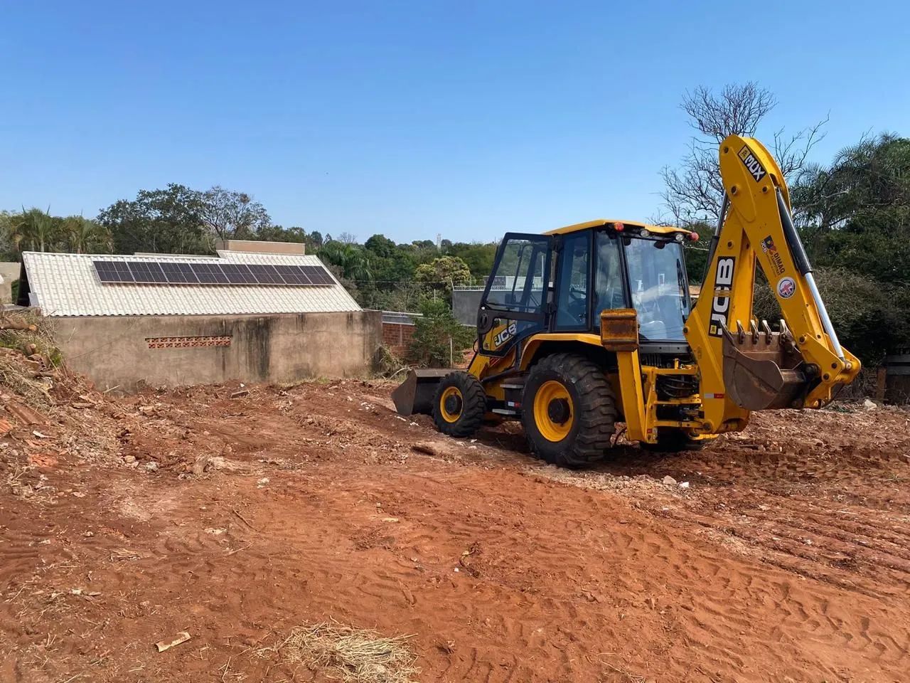 Limpeza e nivelamento de terreno 