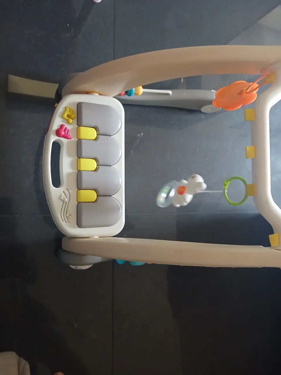 Andador de bebê novo 