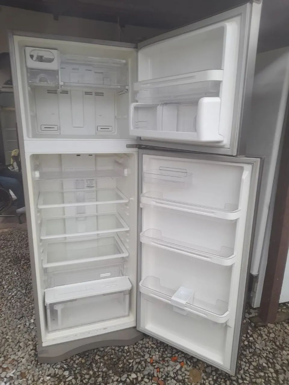 vendo linda geladeira Electrolux inox frost free  - Foto 2