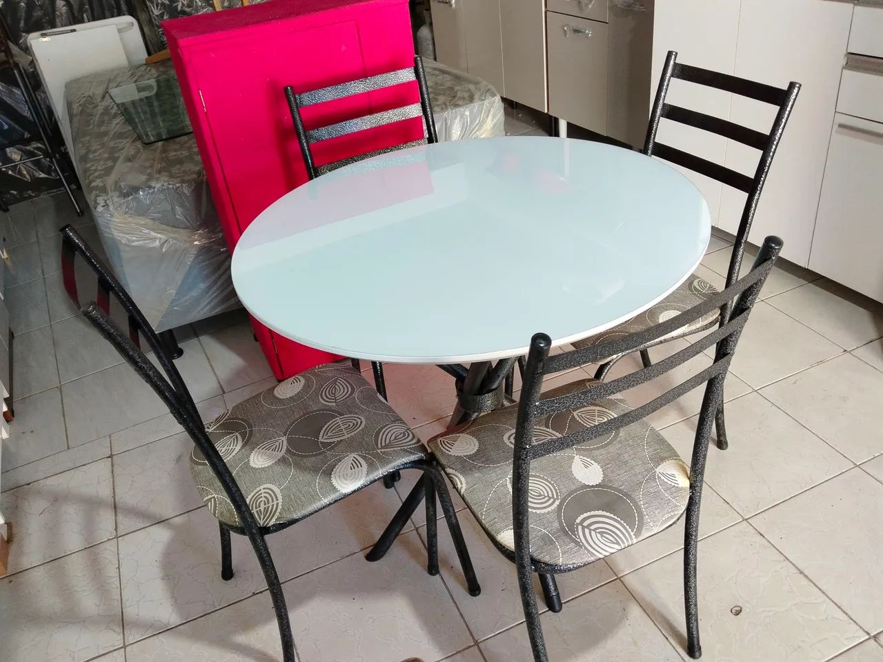Vendo mesa 4 cadeiras  - Foto 3
