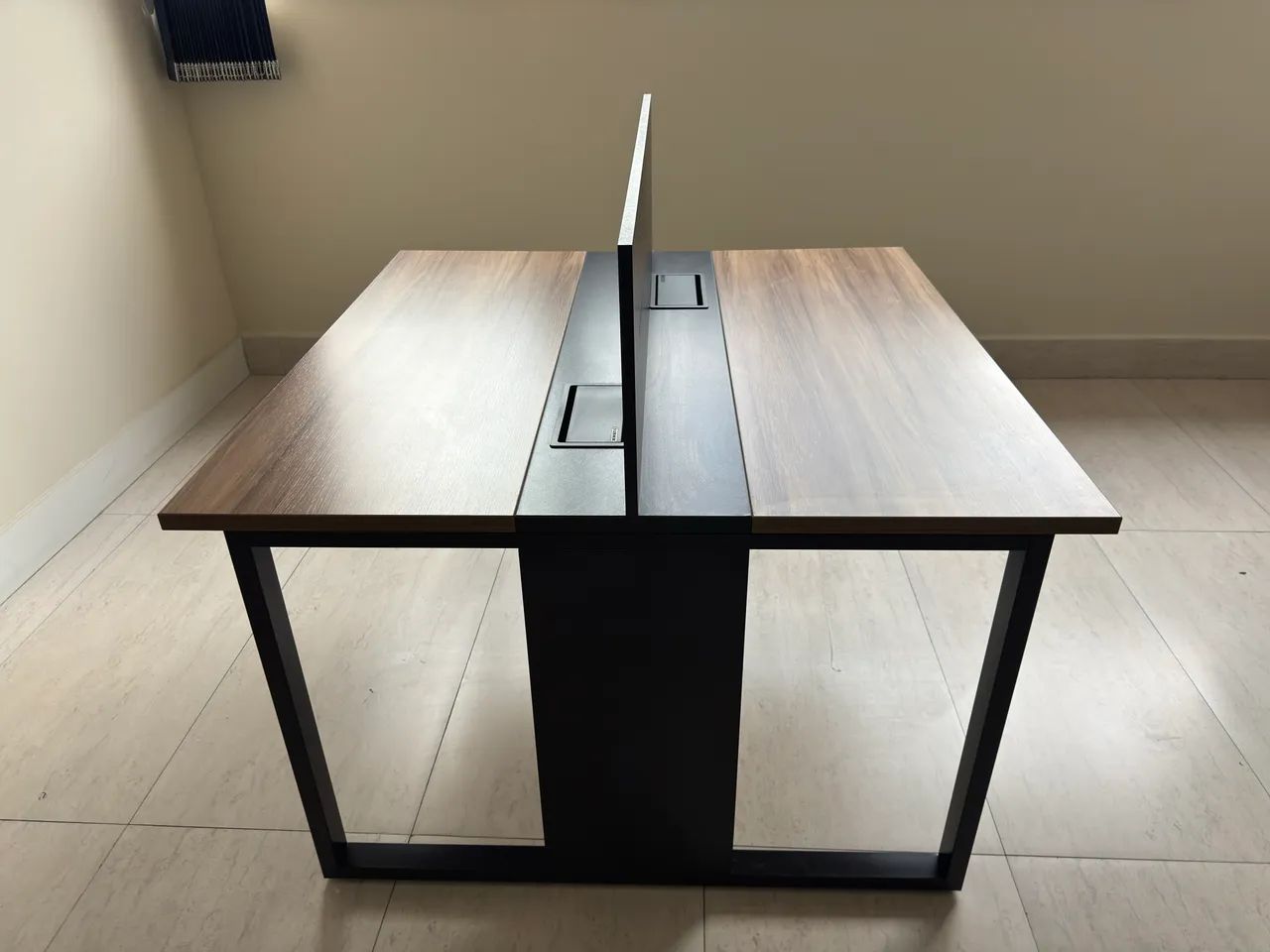 Mesa de escritório para 2 usuários 