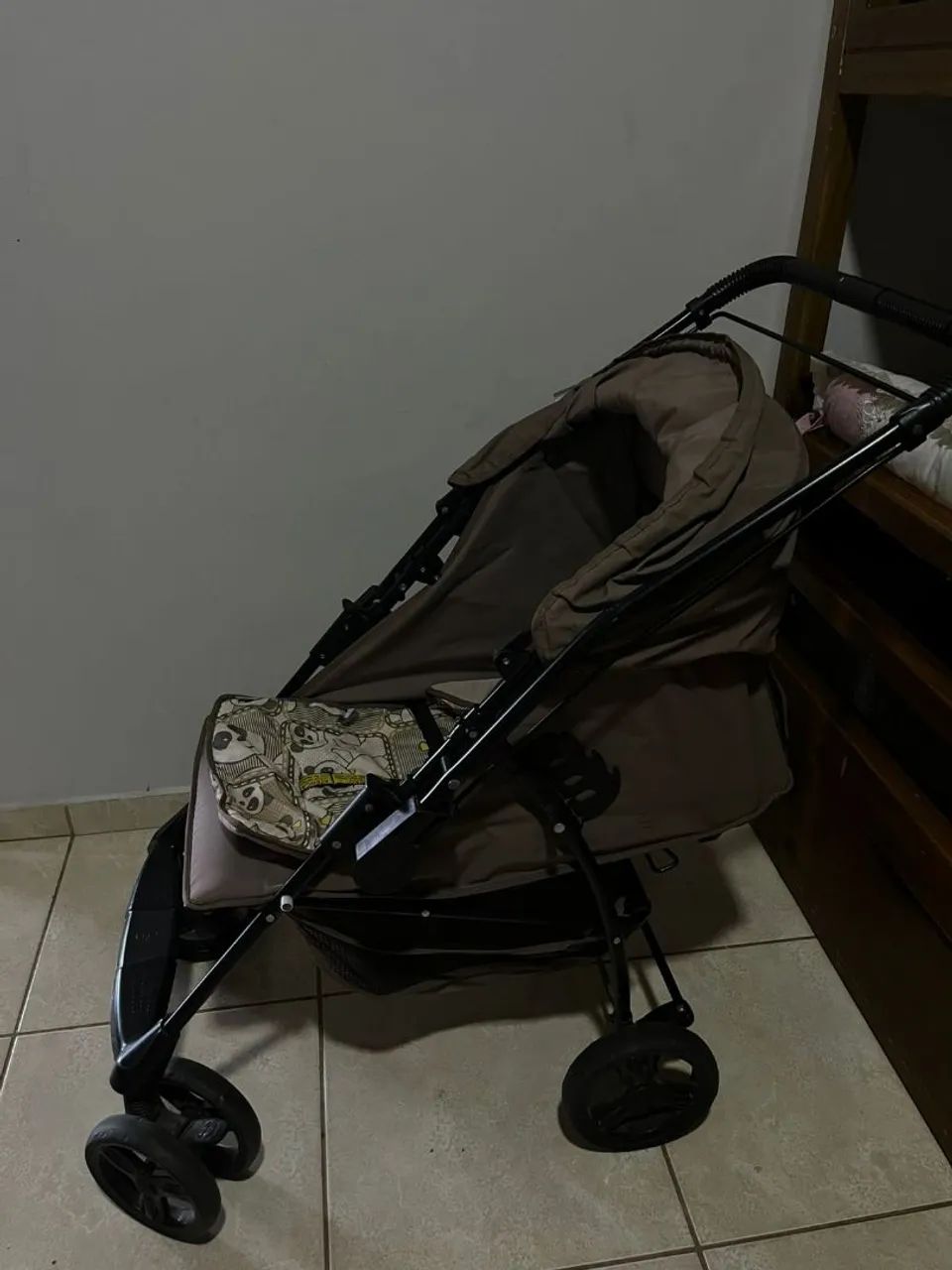 Vendo. Berço, bebê conforto, carrinho, banheira. - Foto 4