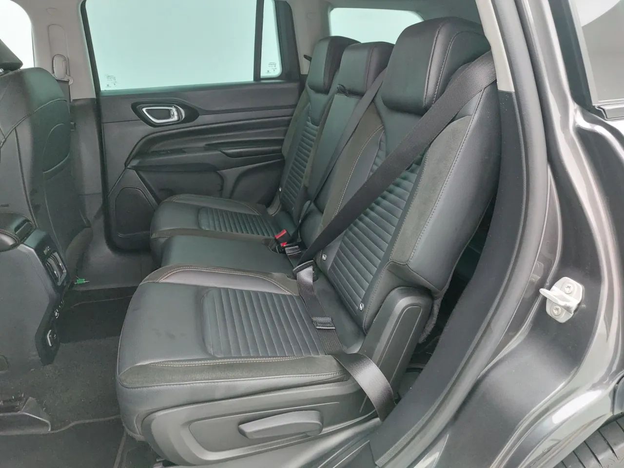 Jeep Commander Limited T270 1.3 TB Flex Aut., foto 17 de 18