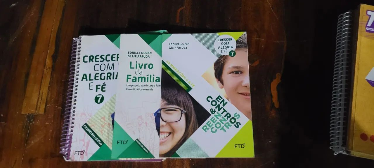 Livro: Crescer com alegria e fé 7° ano