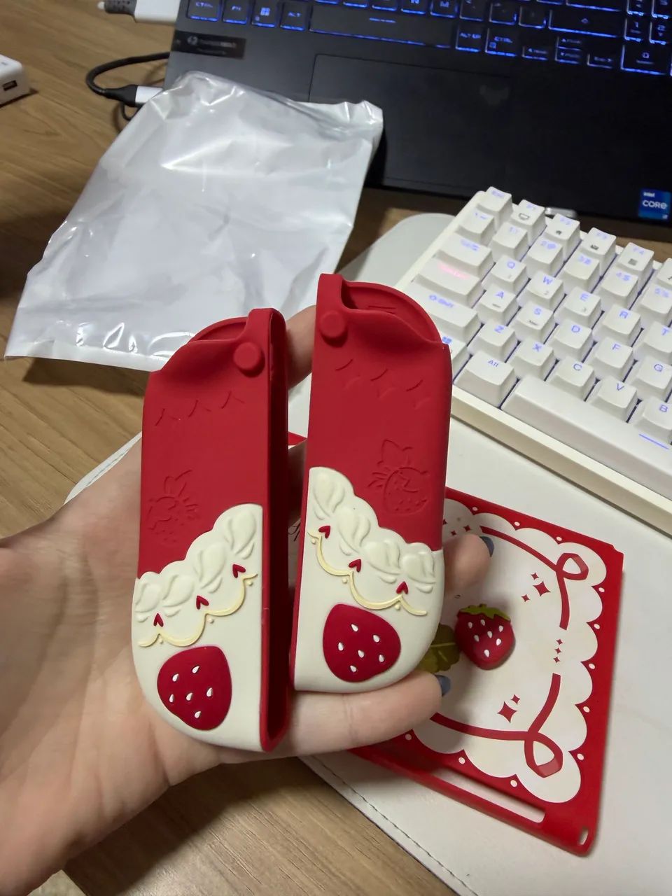 Case Nintendo Switch OLED morangos Geekshare - Foto 3