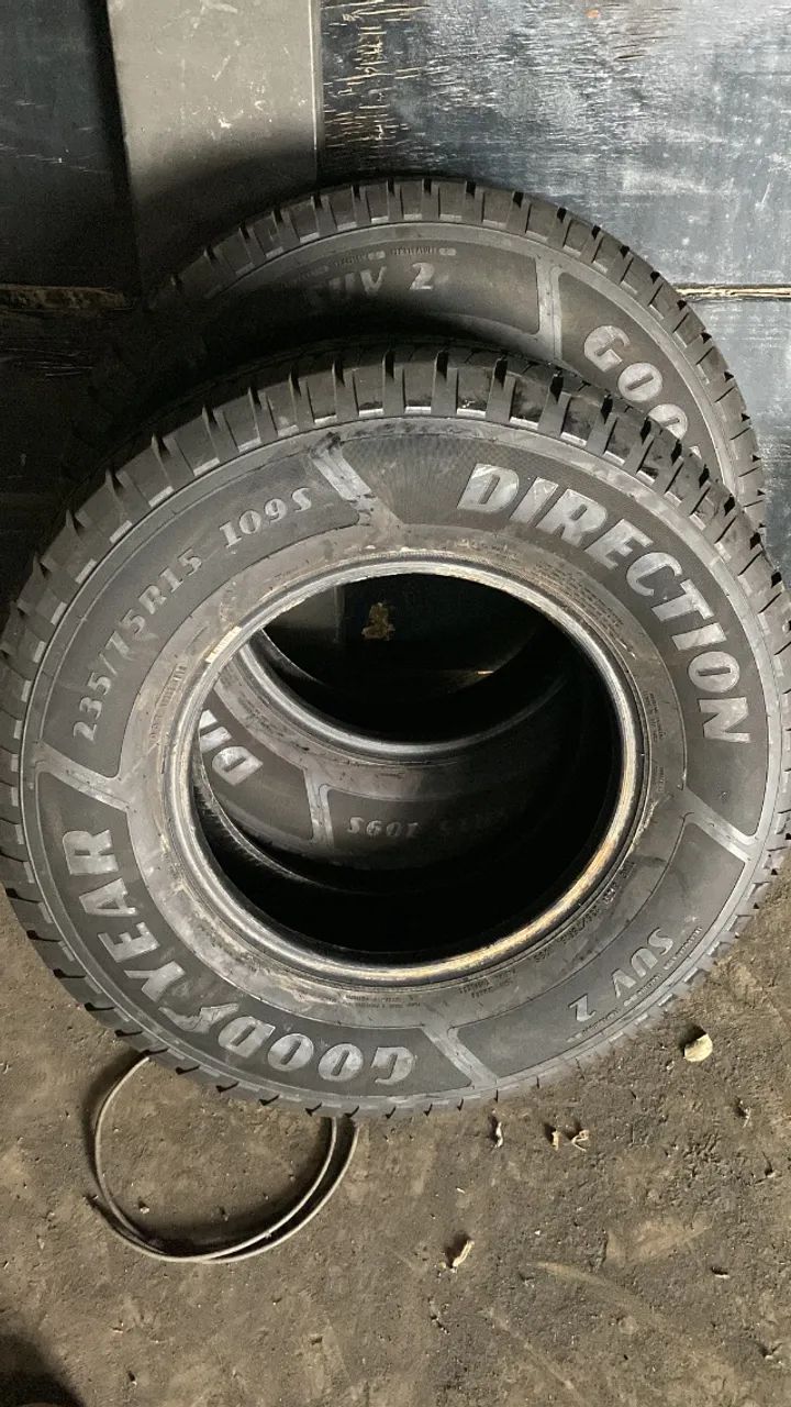 2 Pneus Goodyear 235/75r15 - Foto 2