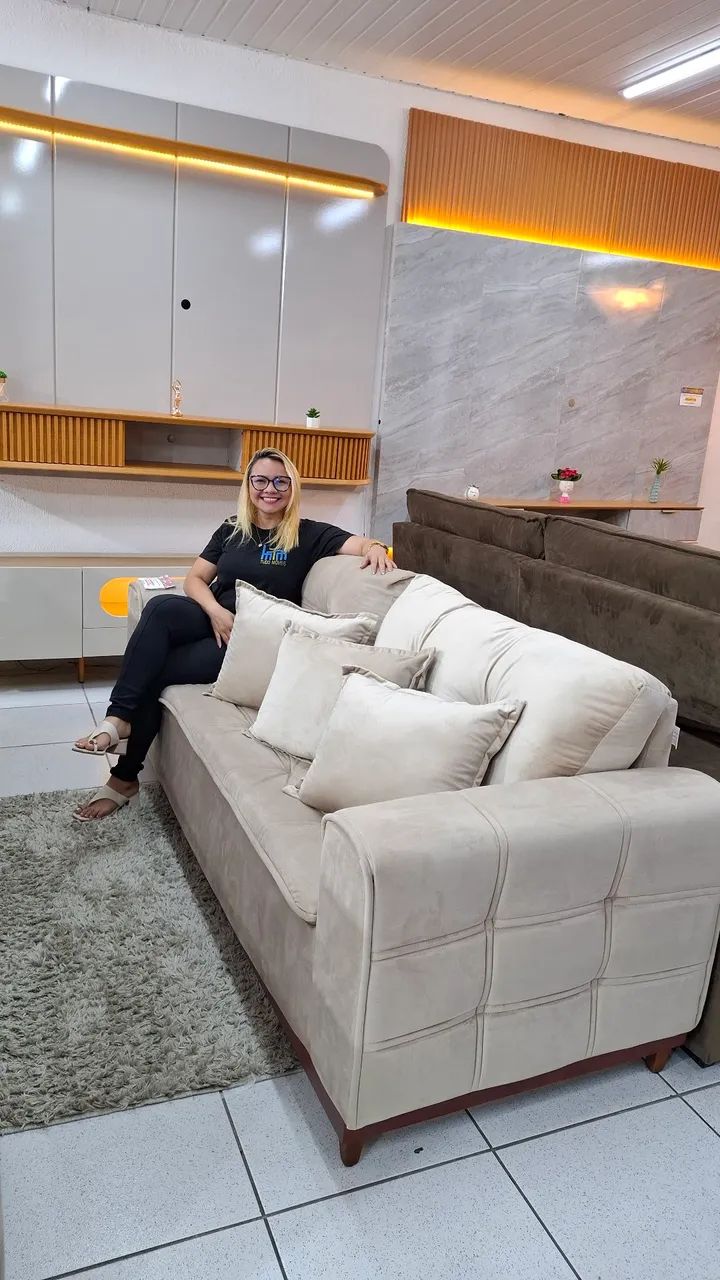 Sofa fixo 2.30 com molas no assento estrutura e pés em madeira maciça 