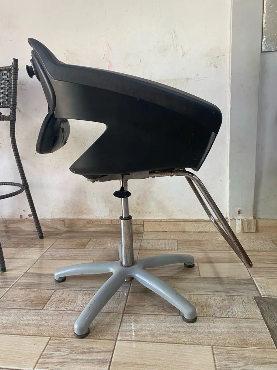 Cadeira p/ barbearia ? salão  - Foto 2