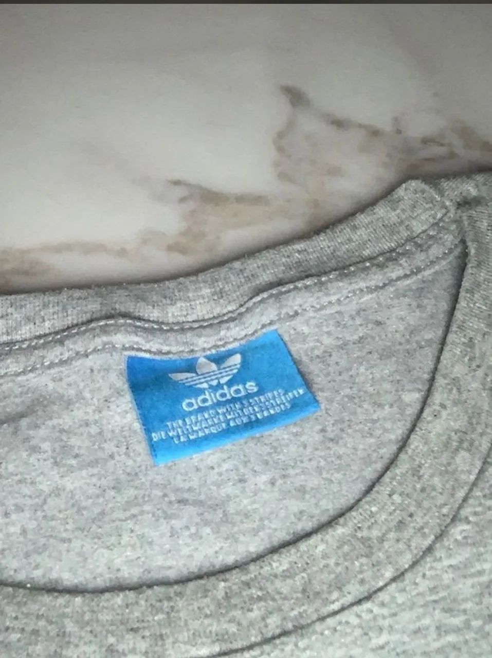 camiseta adidas cinza original - Foto 2