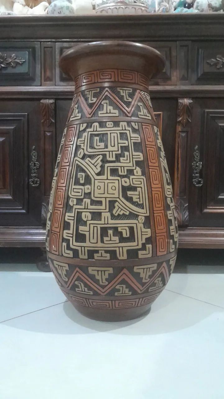 Grande vaso marajoara de ceramica