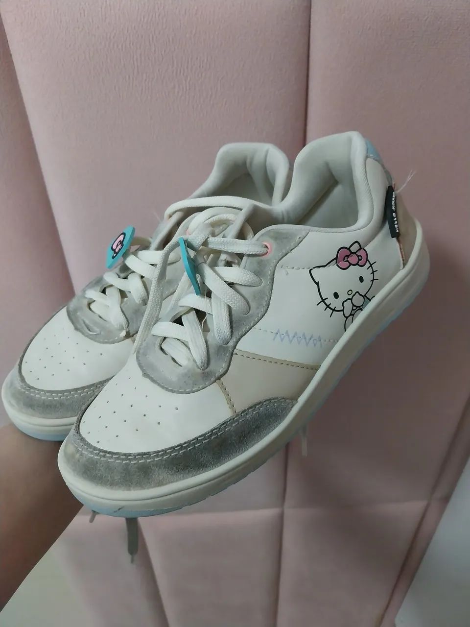 Vendo tênis da Hello Kitty (Semi-novo) - Foto 4