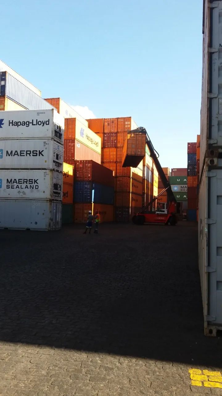 Container de 6 e 12 metros  - Foto 3