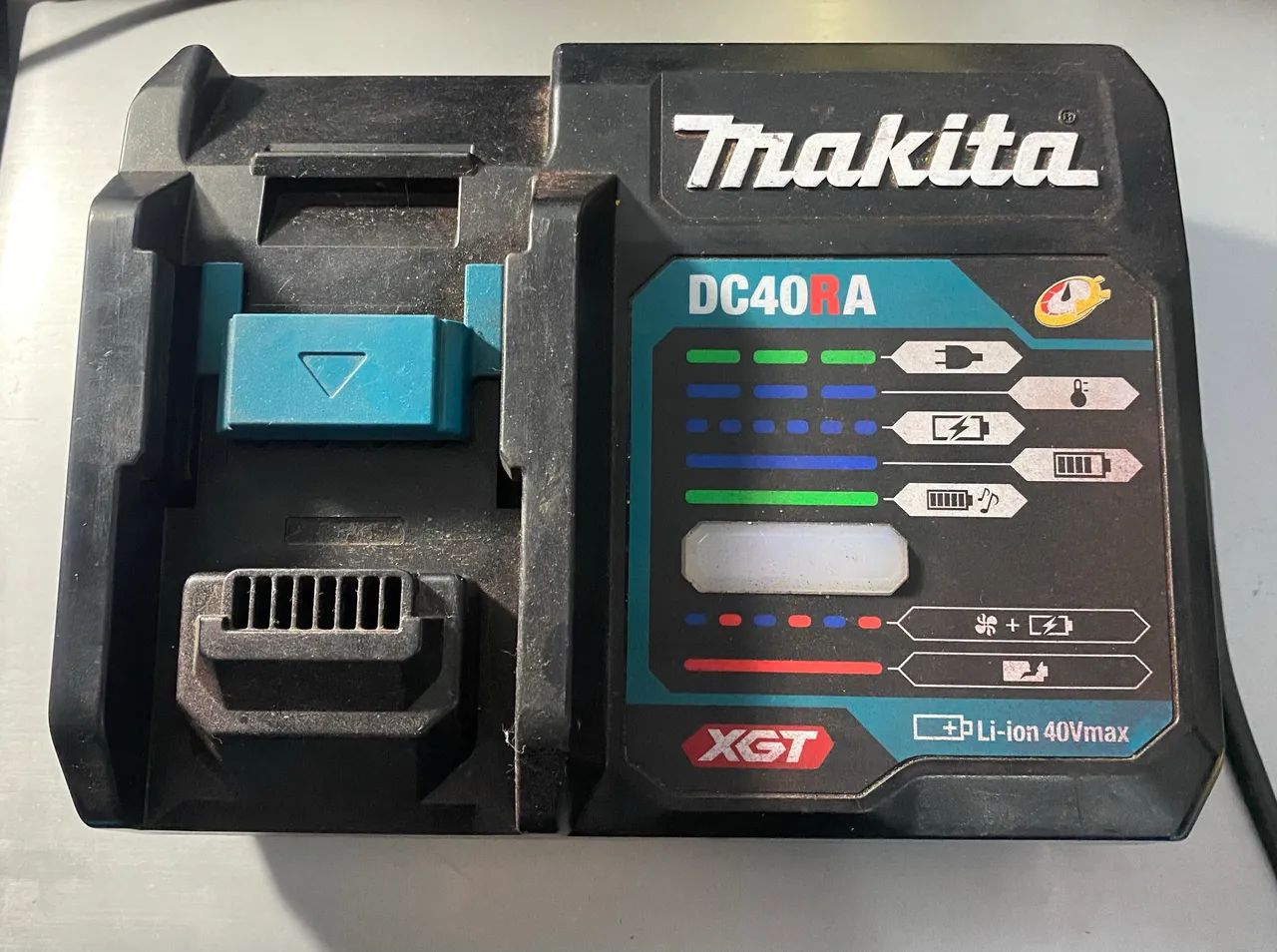 CARREGADOR MAKITA DC40RA - Foto 2