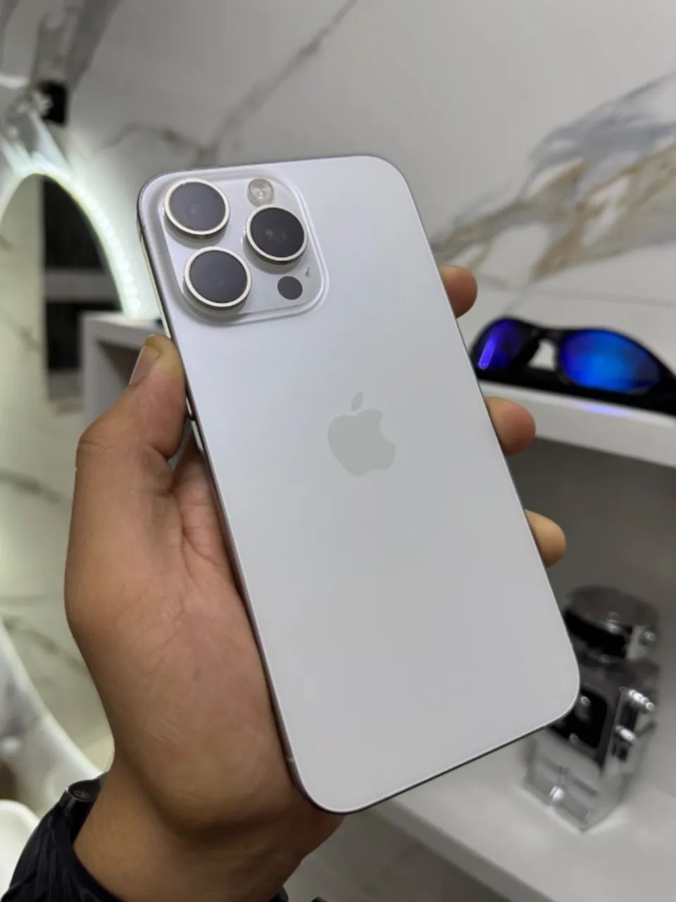 iPhone 15 Pro Max 256GB Branco Titânio - 87% Bateria - Com Nota