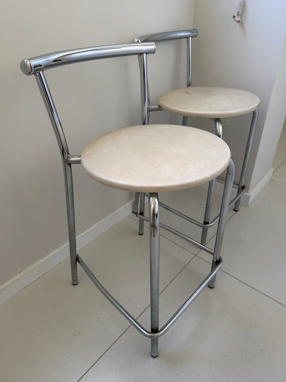 Conjunto Banqueta Alta Inox e Corino - Foto 2