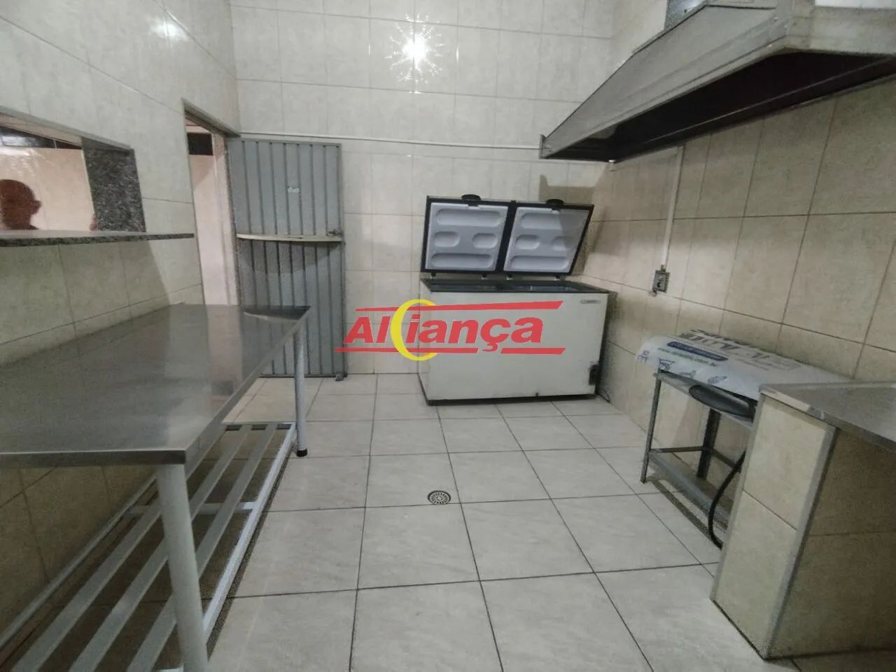 CASA DE ESQUINA COM SALÃO COMERCIAL - Foto 3