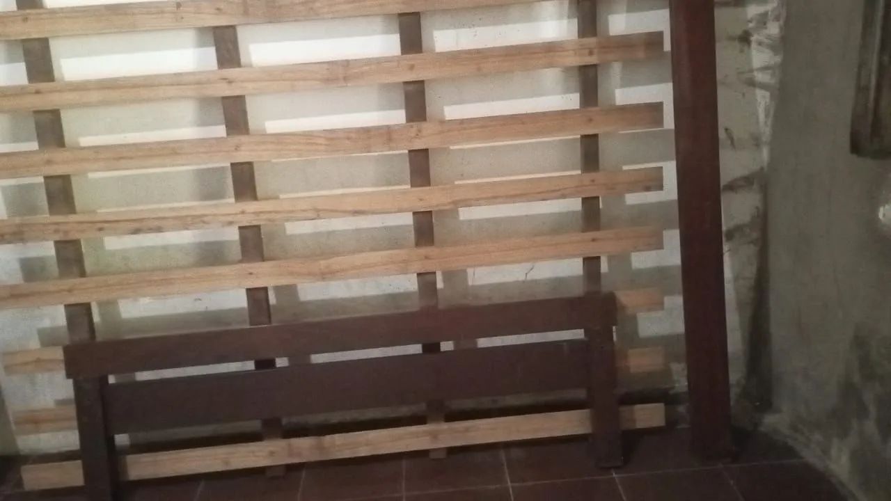Vendo cama de casal madeira maciça ( motivo, viagem) - Foto 2
