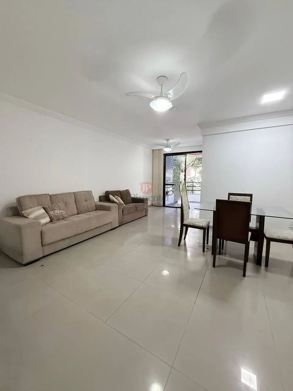 Apartamento 3 quartos com suite Amplo com Varanda e elevador 2 vagas de garagem