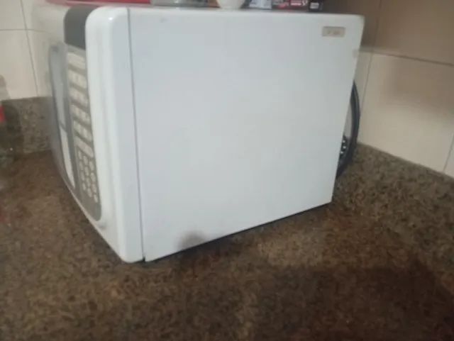 Microondas Eletrolux 31 litros usado - Foto 3