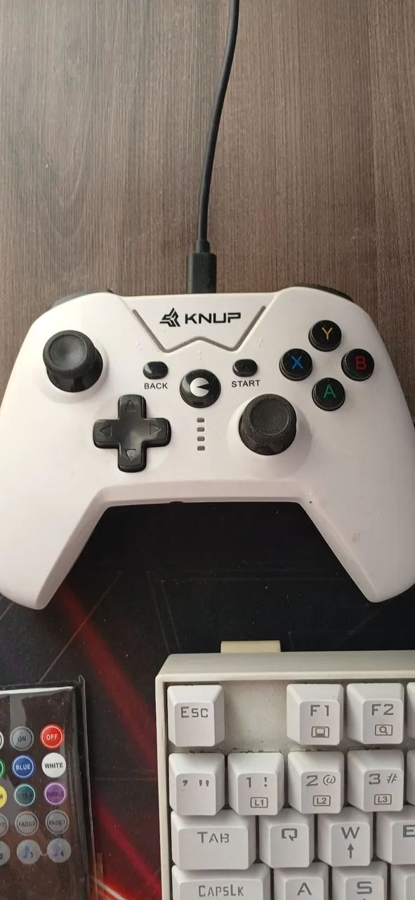 Vendo PC completo com mesa R$2.800,00 - Foto 2