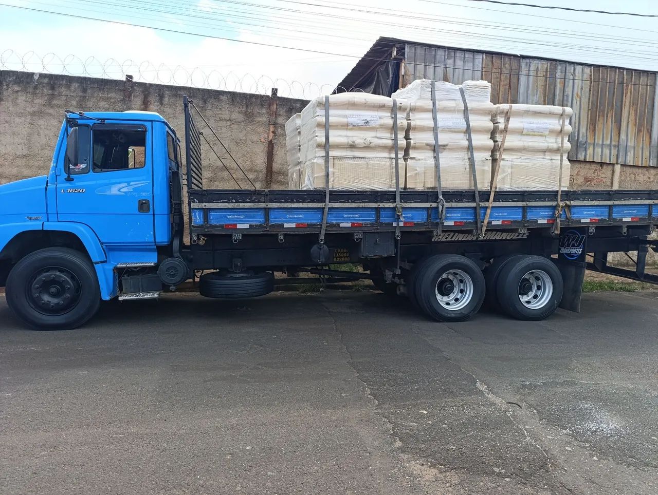 Vendo / troco 1620 ano 2000 - Foto 3