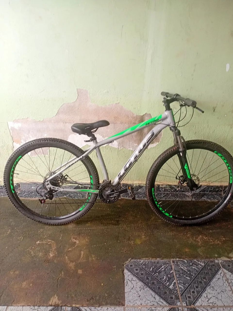 Vendo ou troco bicicleta com nota - Foto 2