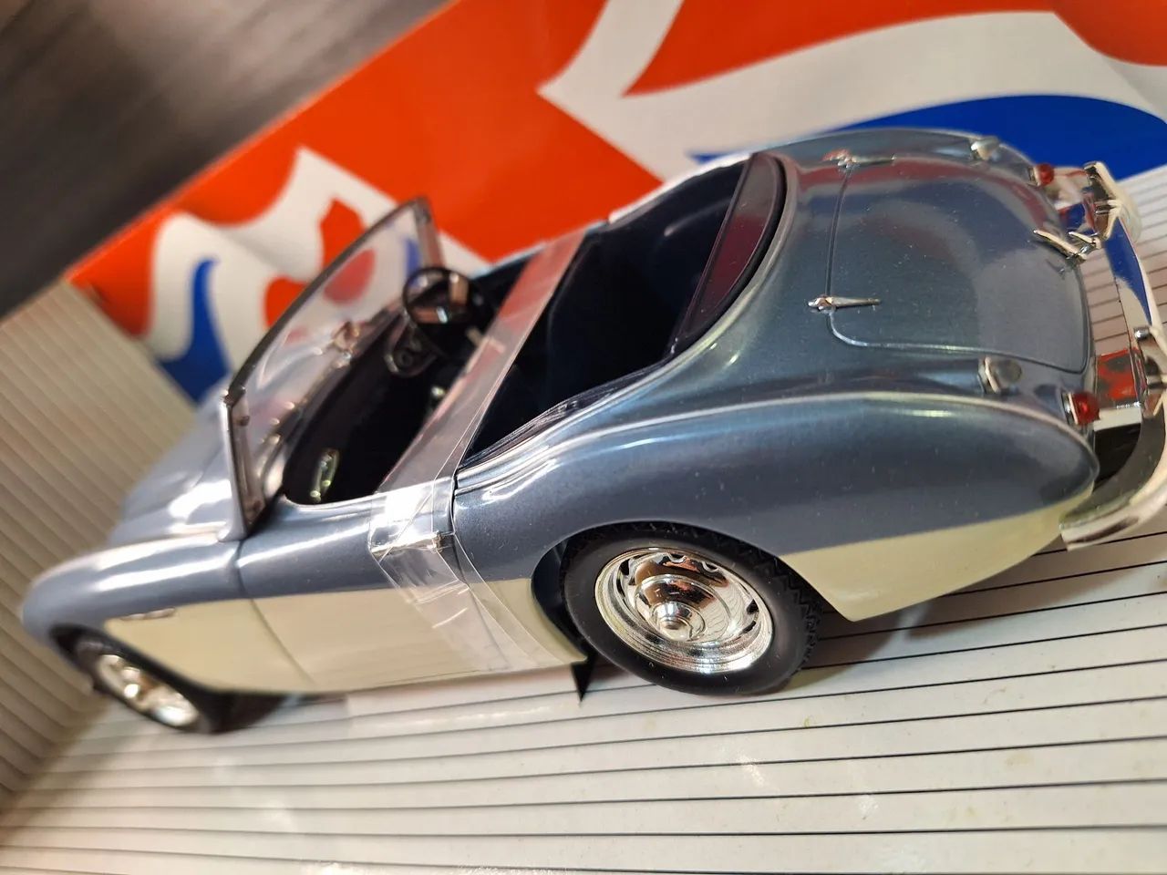 Na caixa, 1:18,  Austin-Healey 100-Six (1956) - Foto 2