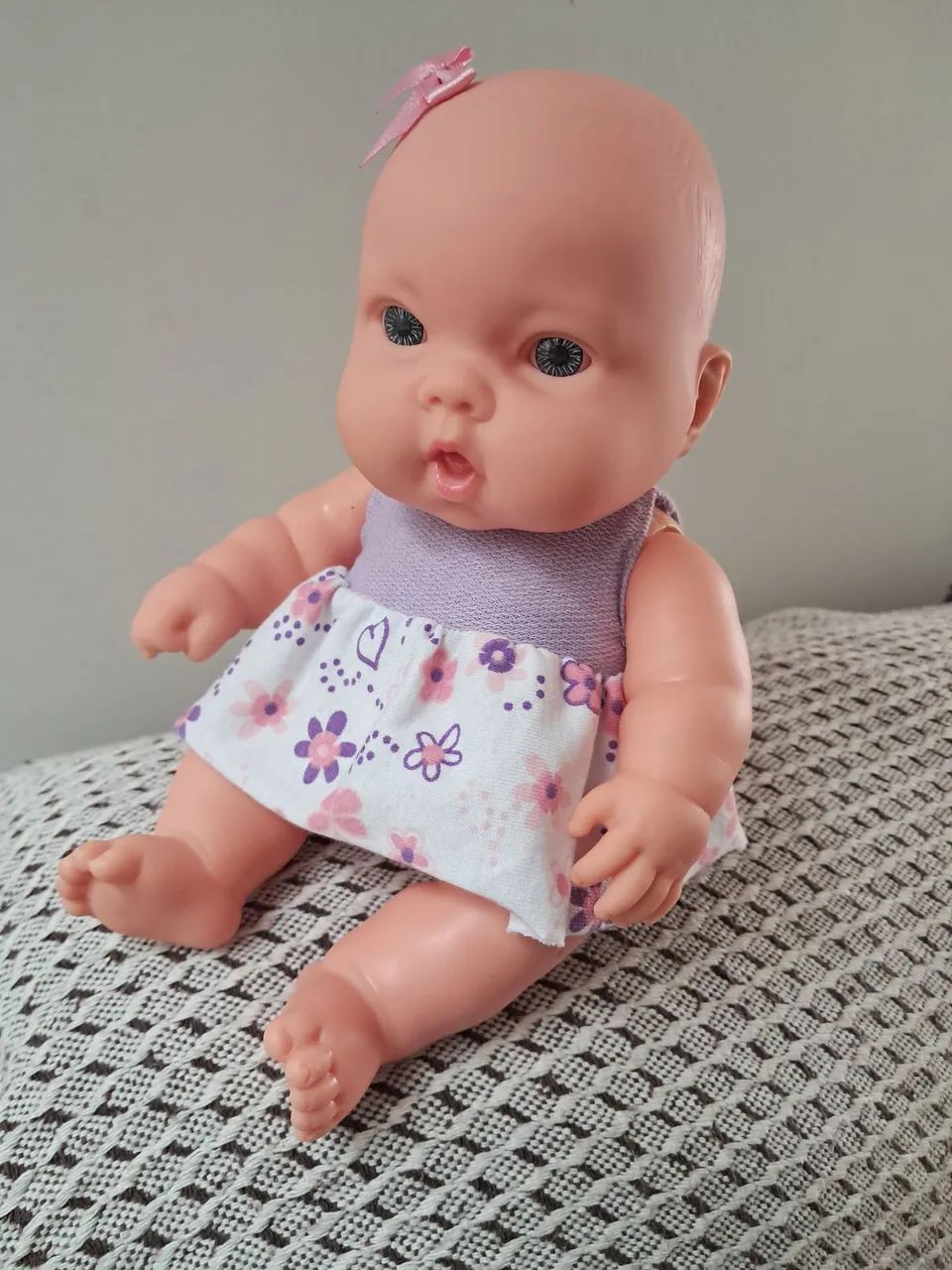 Boneca neneca da cotiplas( com 27cm , cabeça. braços e pernas em vinil, o corpo é de plas - Foto 2