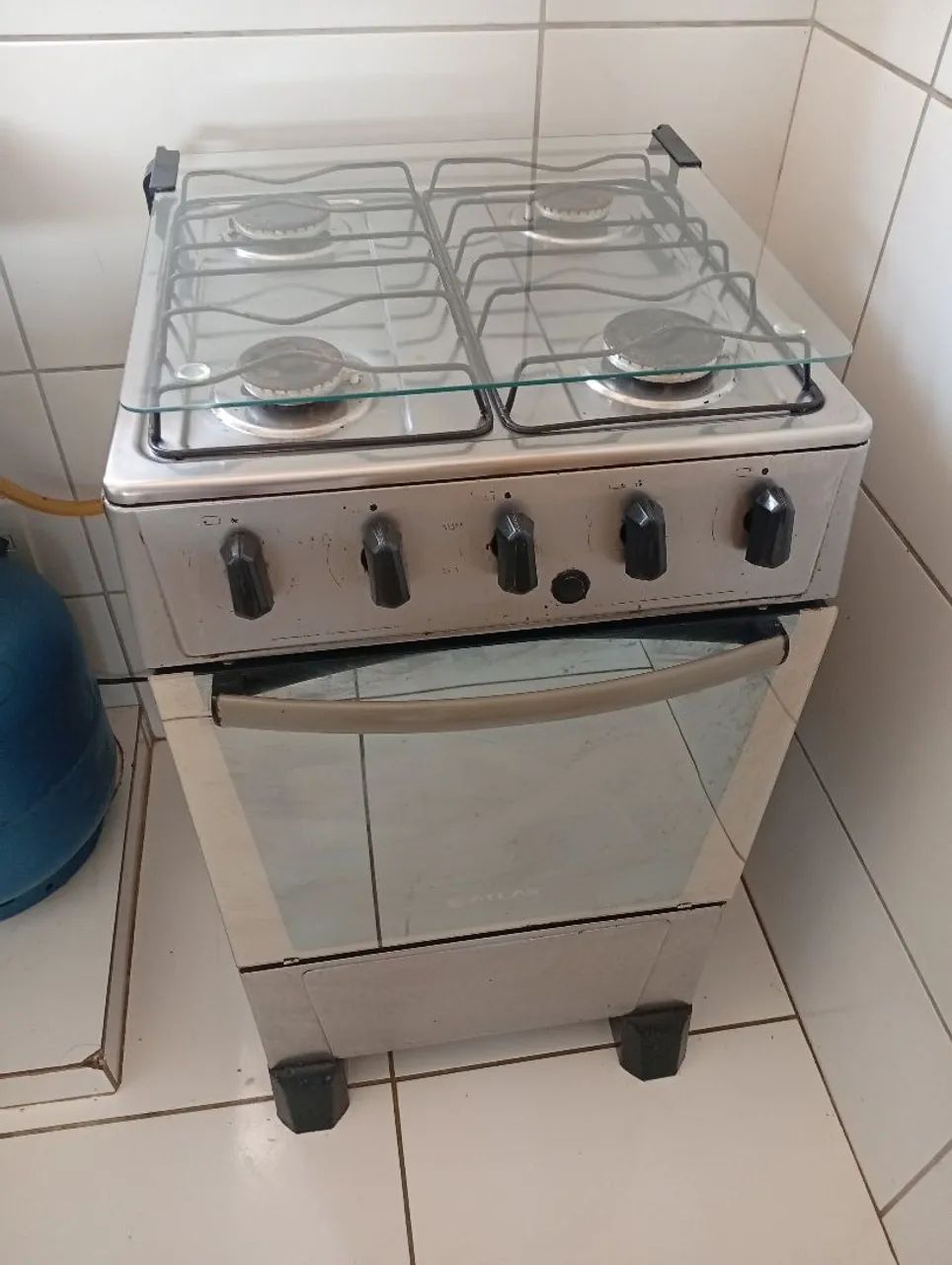 Vendo fogão de 4 bocas.