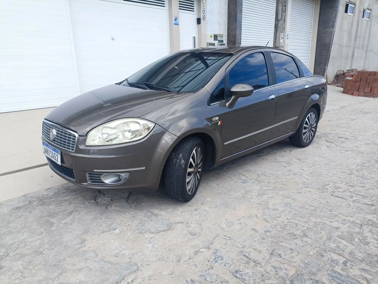 Fiat Linea Absolute 1.9/1.8 Flex Dualogic 4P 2010 - Foto 2
