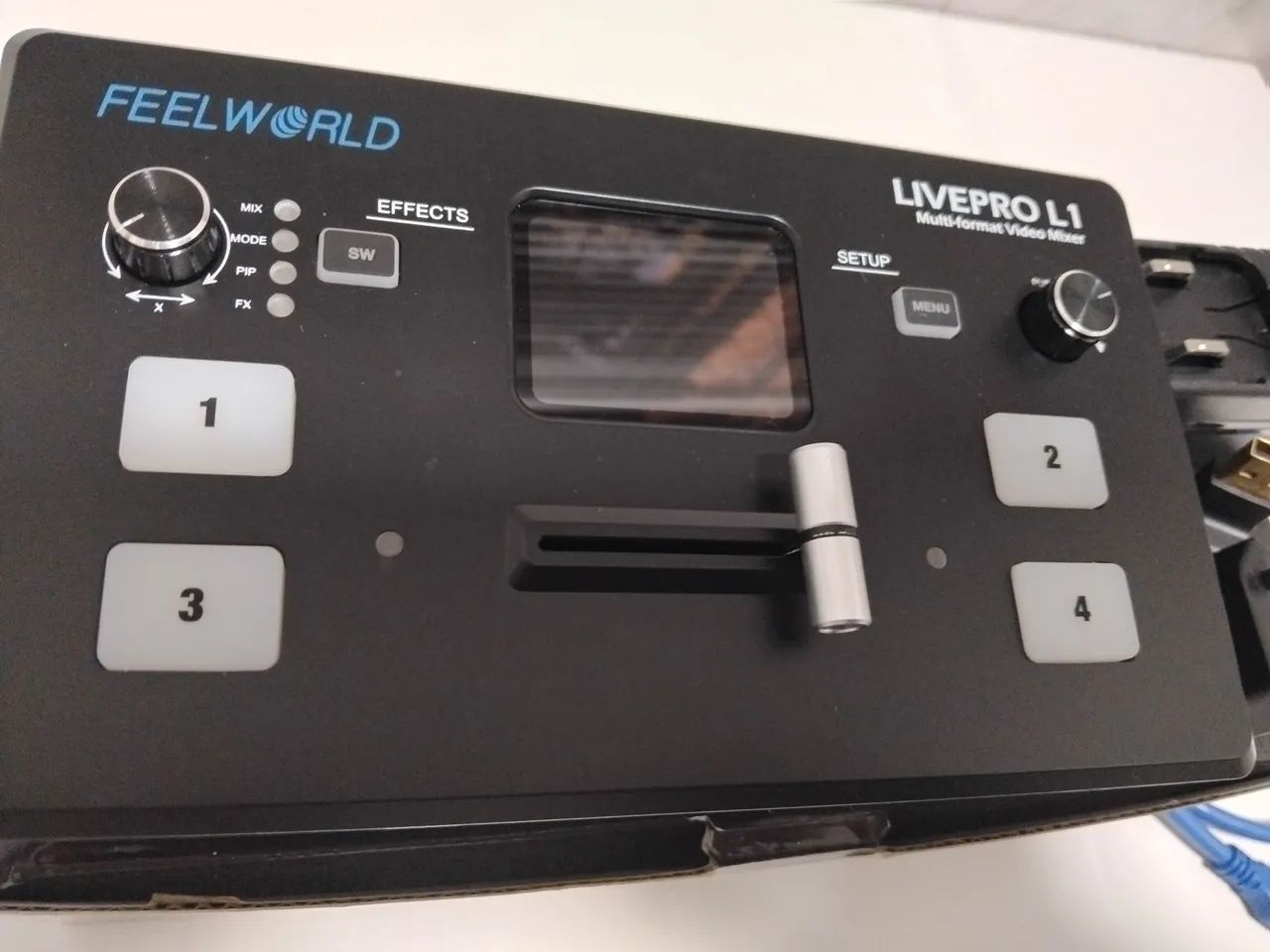 FEELWORLD LIVEPRO L1 - Switcher de Vídeo 4 HDMI - Mixer de Vídeo para Live