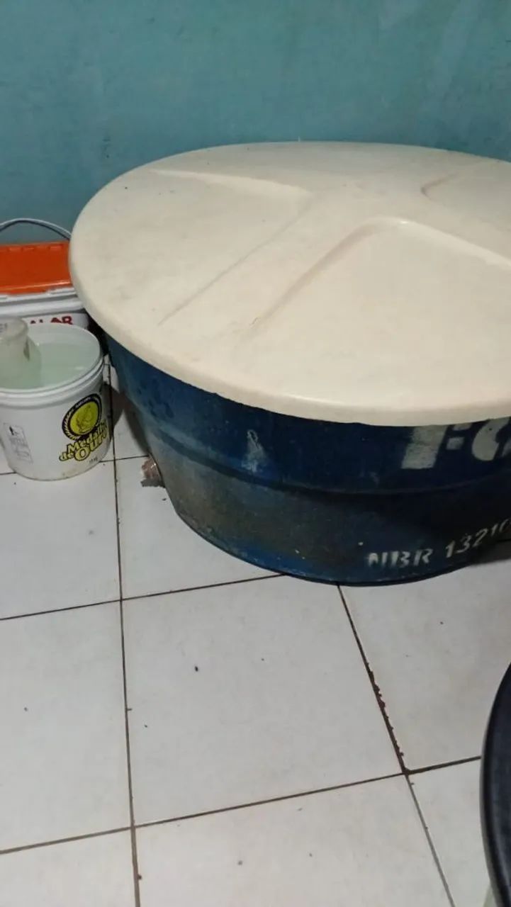 Water tank.
