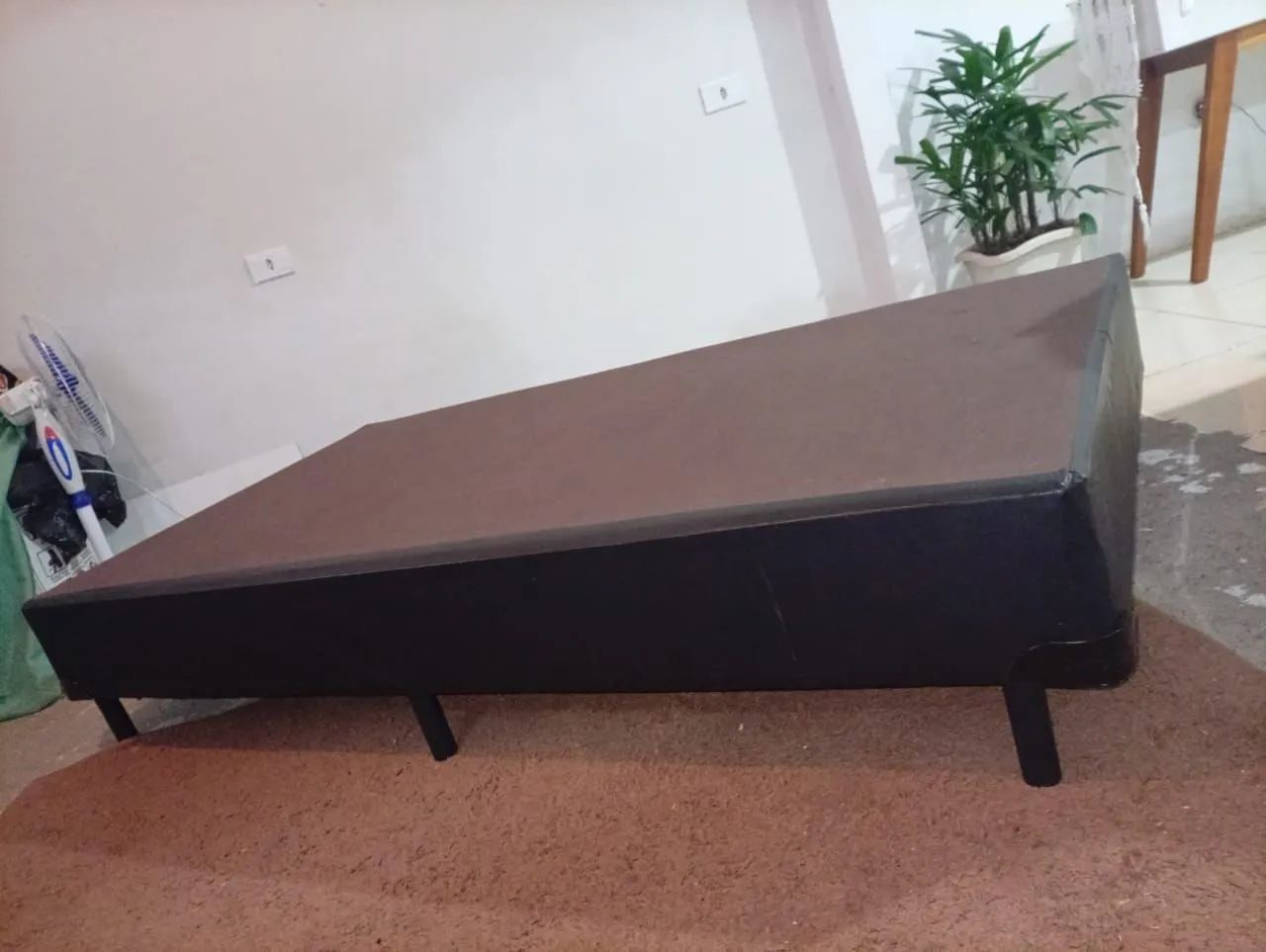 Vendo estrado de cama box solteirão 