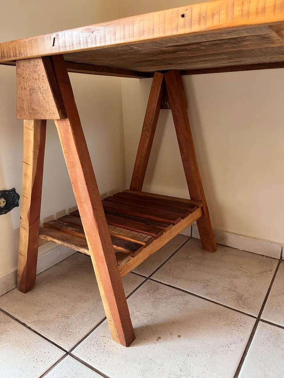 Rustic Wooden Table417147147257139203