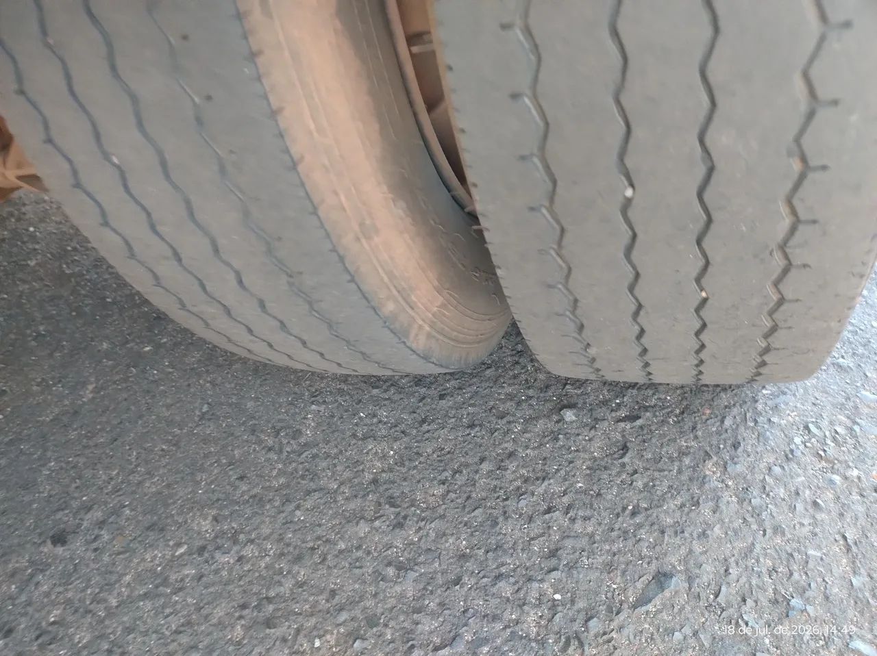 Pneus 215/75 aro17,5 - Foto 3