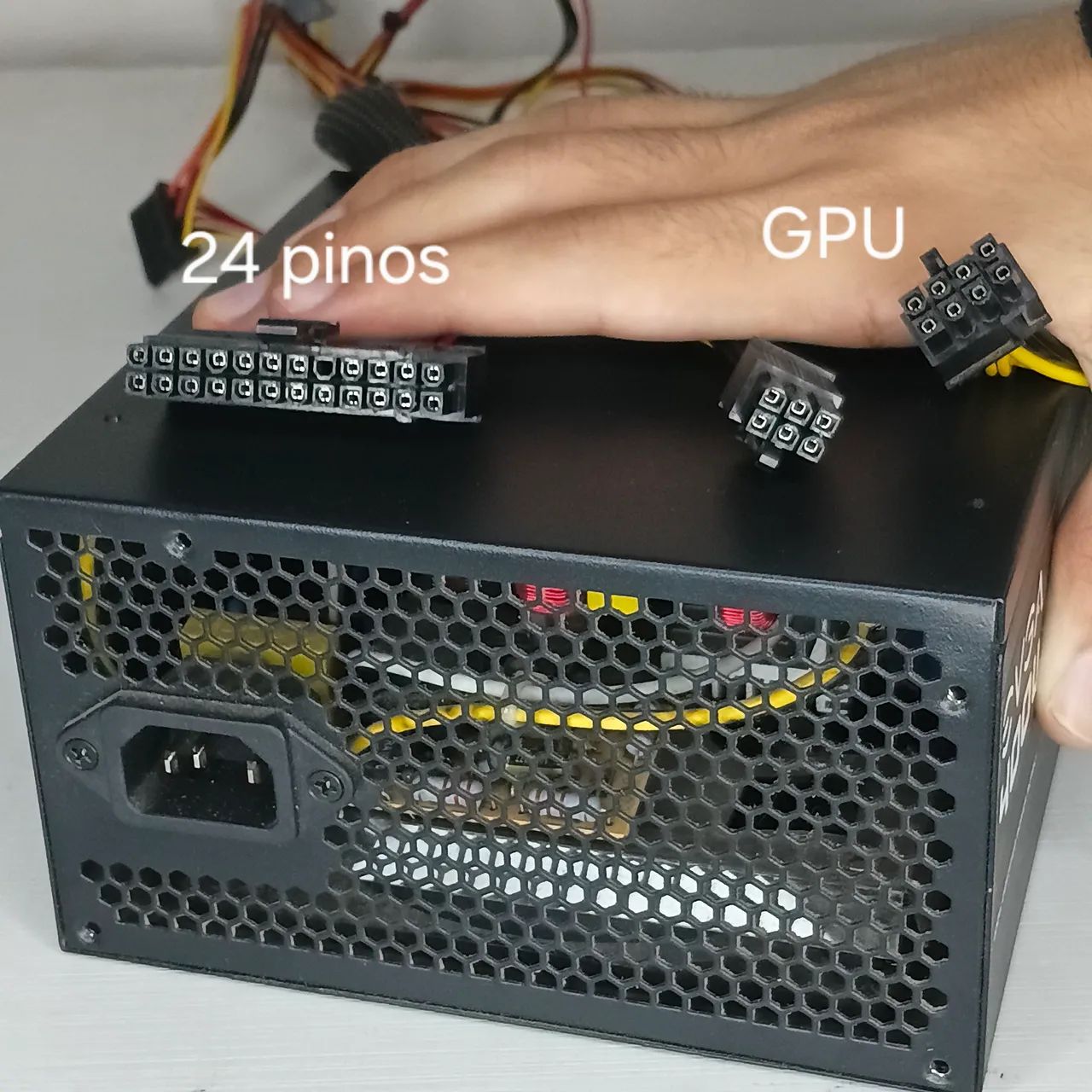Fonte EVGA 400W BIVOLT AUTOMÁTICA em ótimo estado - Foto 3
