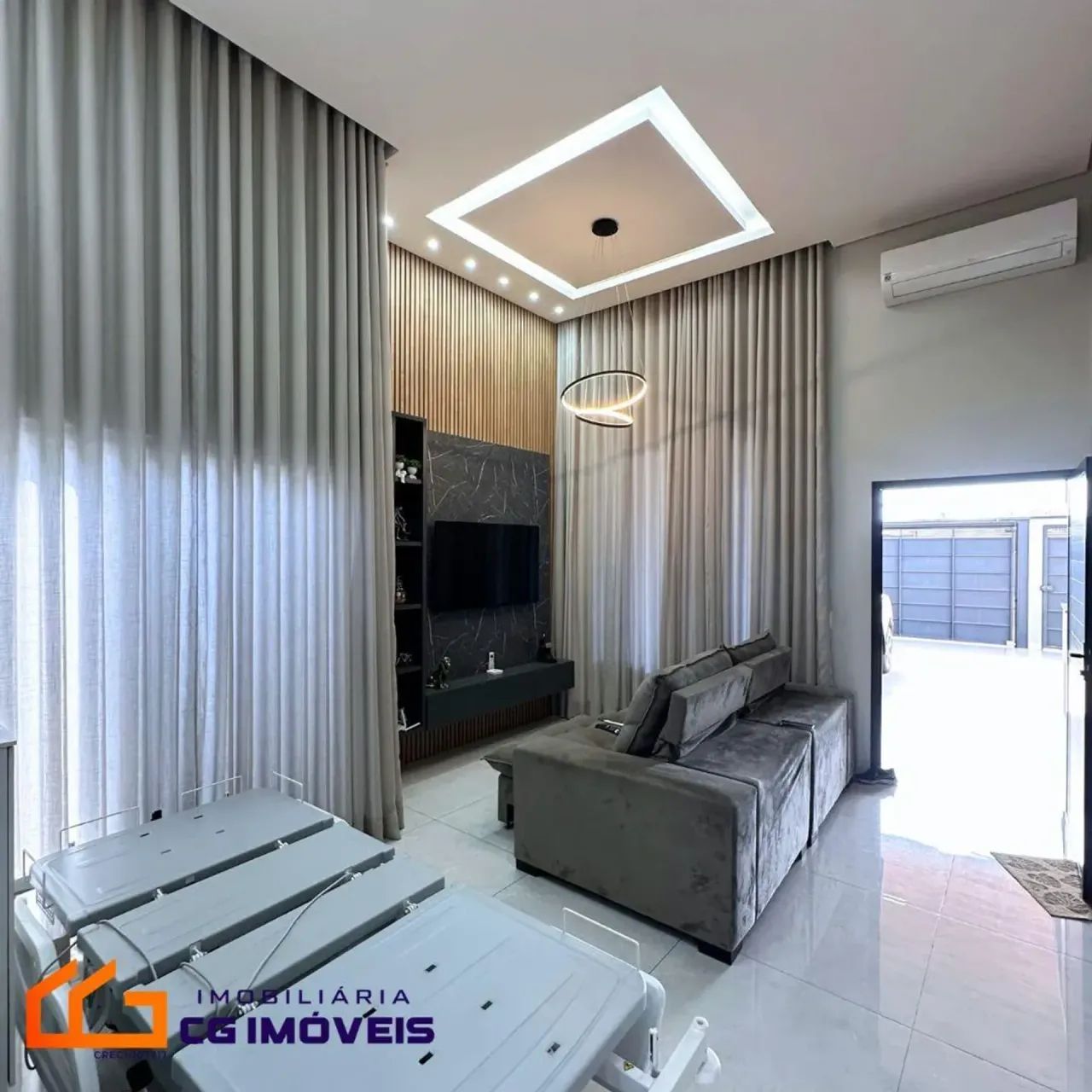 Com piscina, placa solar e planejado - Foto 3