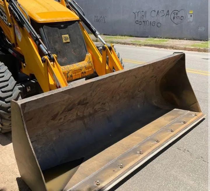 Retroescavadeira - Foto 6