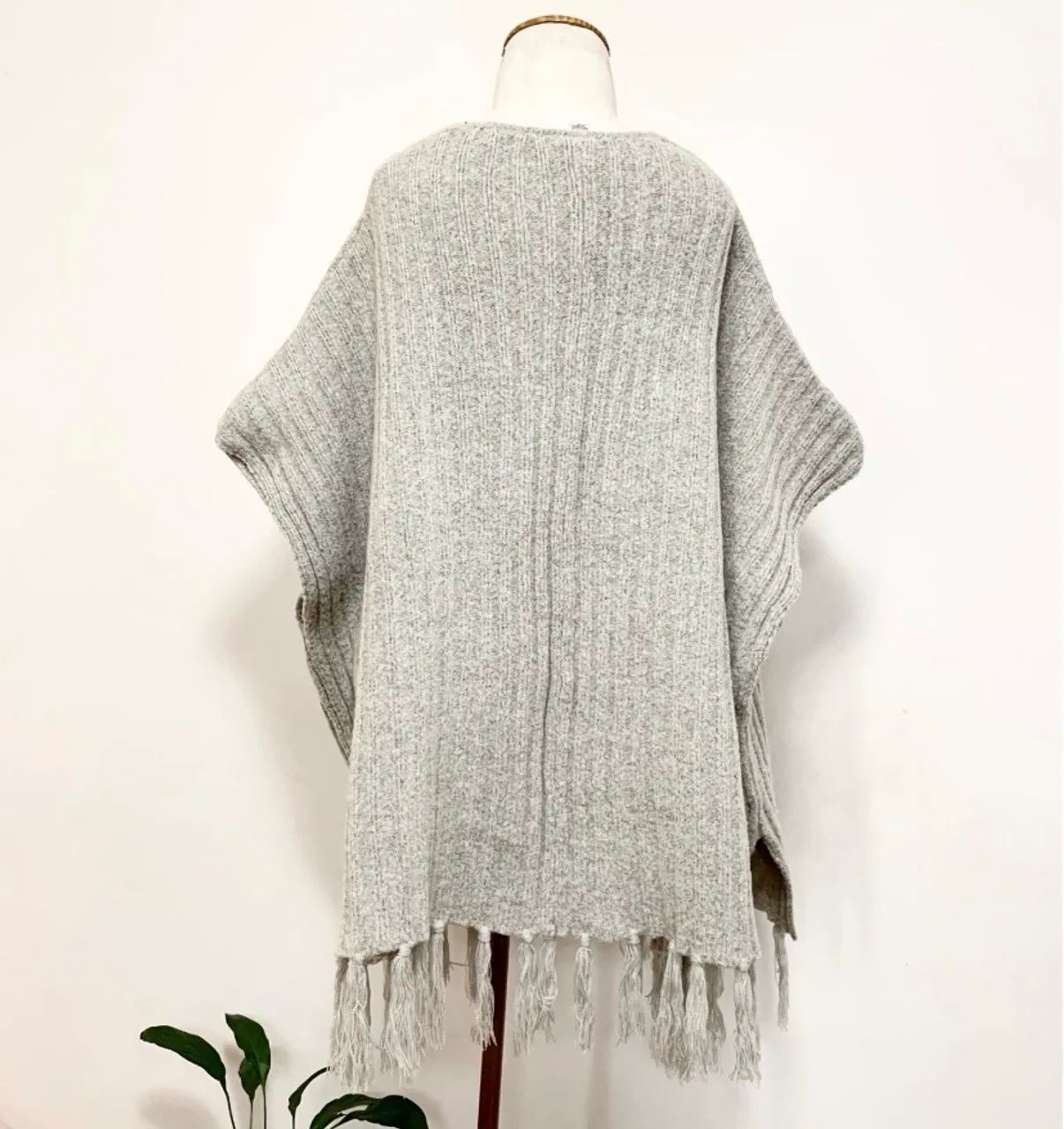 Poncho / kimono em lã importado - marca Merona - Foto 2