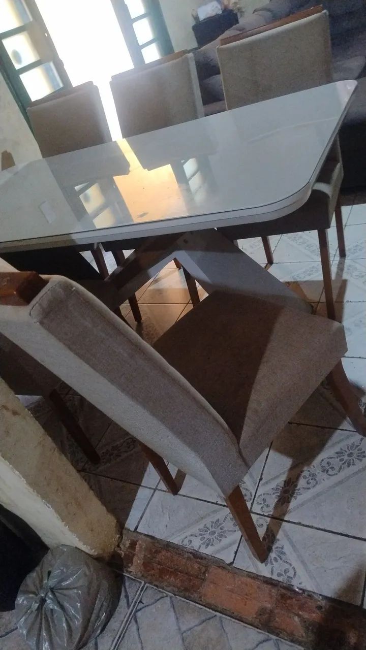 VENDO MESA COM 6 CADEIRAS! - Foto 4