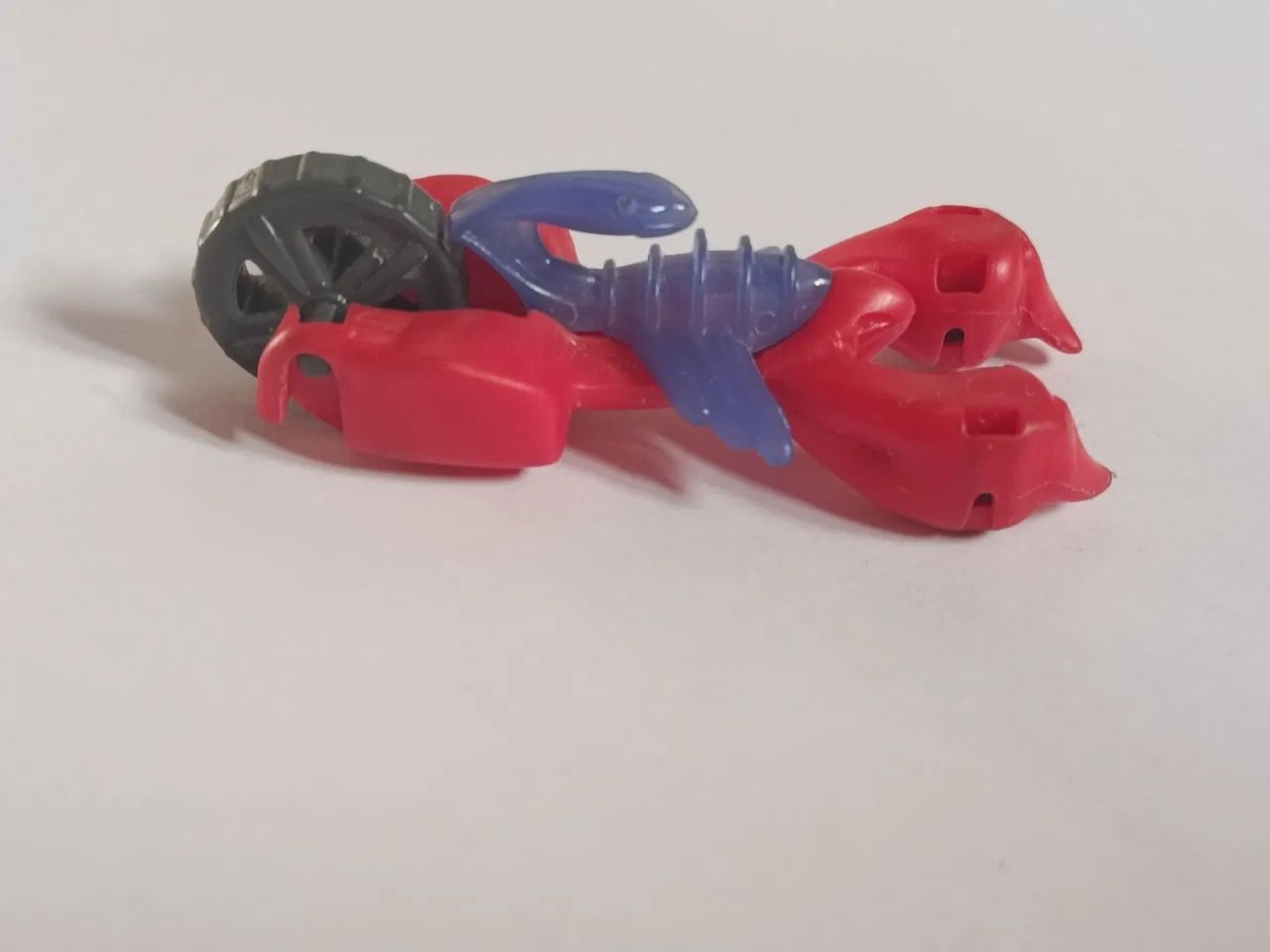 Brinquedo Kinder Joy 2014/2015 escorpião ? - Foto 3