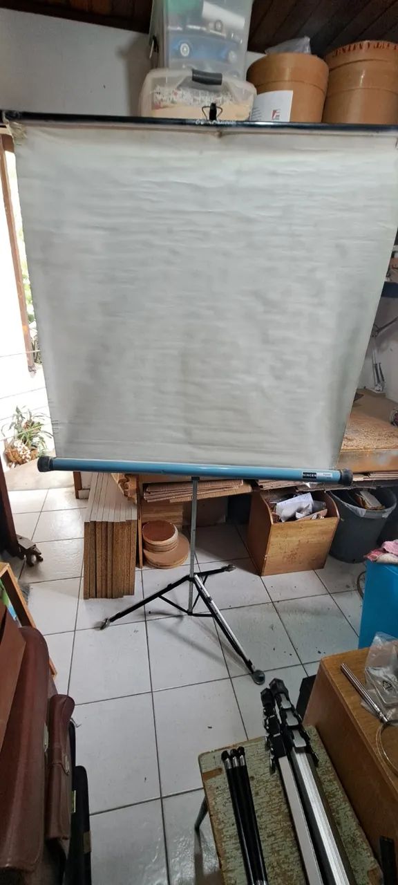 tela para projetor com tripé singer