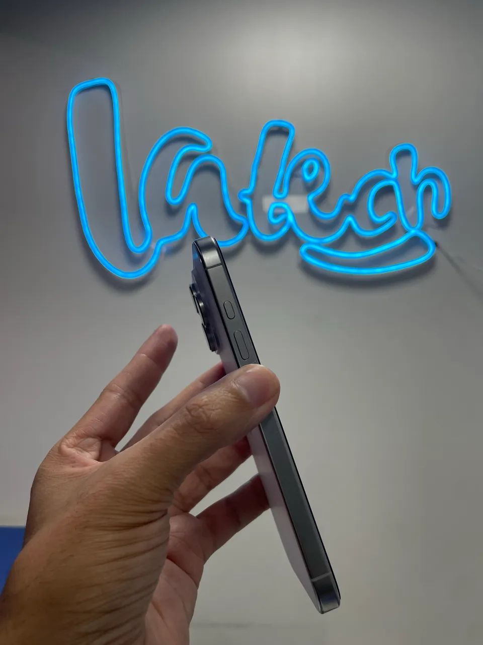 iPhone 16 Pro - Foto 2