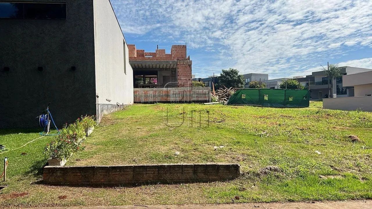 Terreno em condomínio - Bella Vittá - Em ilha totalmente plano