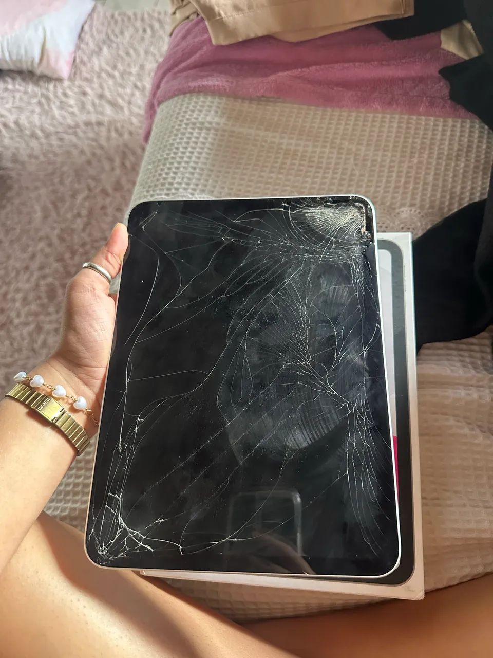 Ipad (A16) Wi-Fi - Para uso de peças - Foto 3