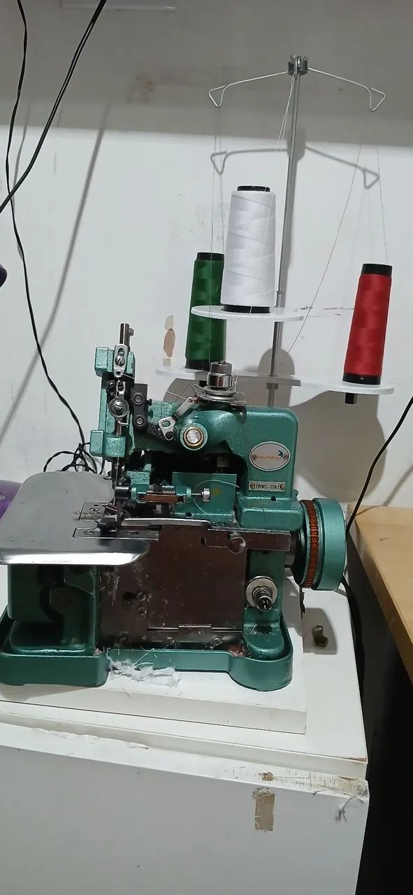 Vendo maquina de costura chinesinha  - Foto 3