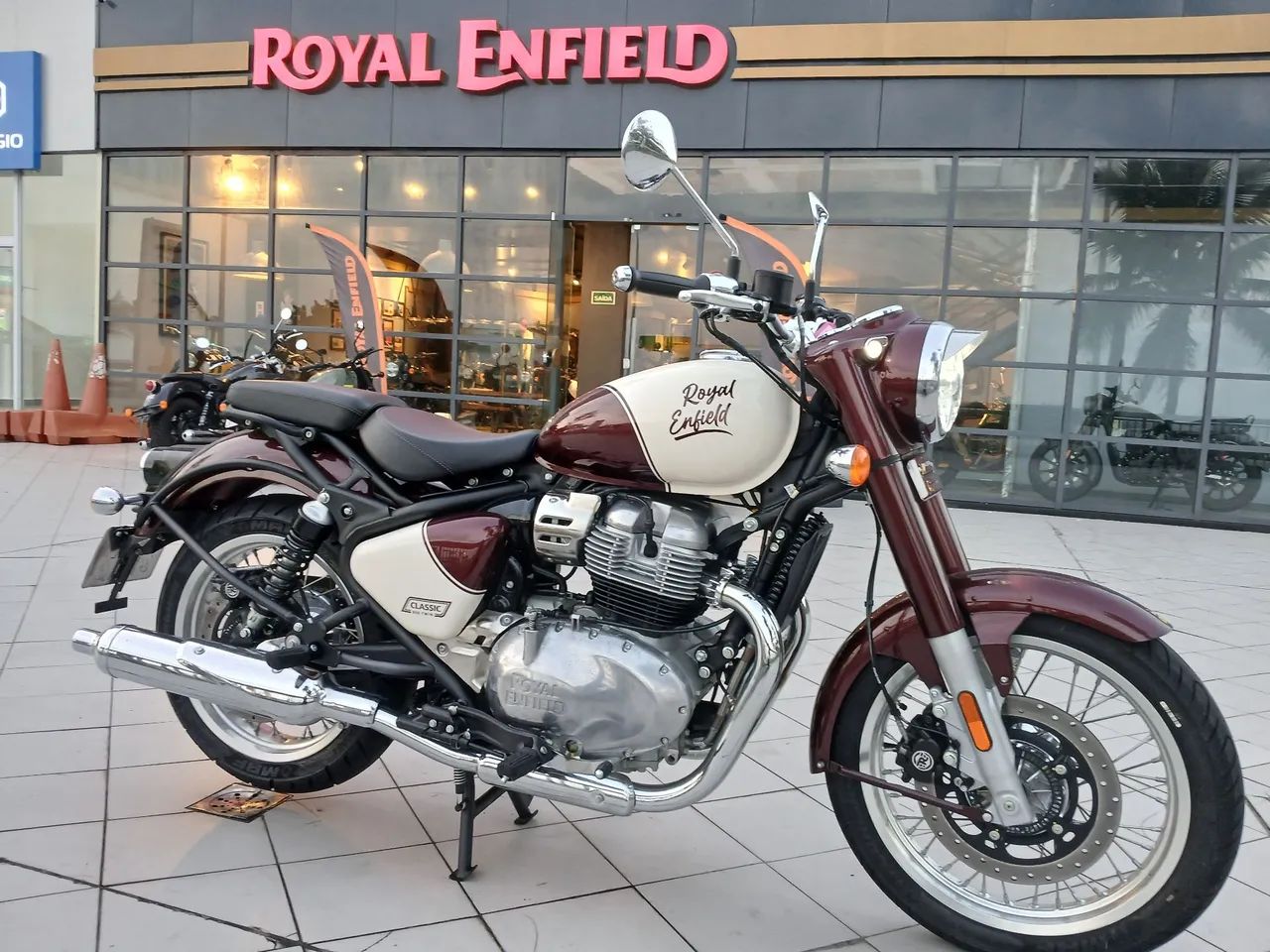 CLASSIC 650 CC VALLAM RED  2026.  EDSON. 
