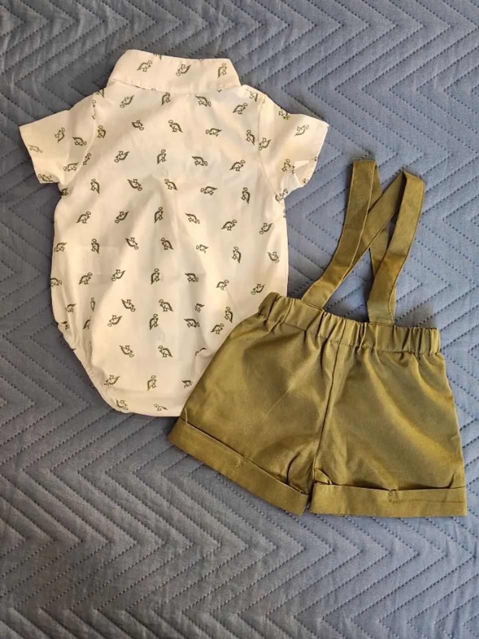 conjunto body de dinossauro e short com suspensório - Foto 2