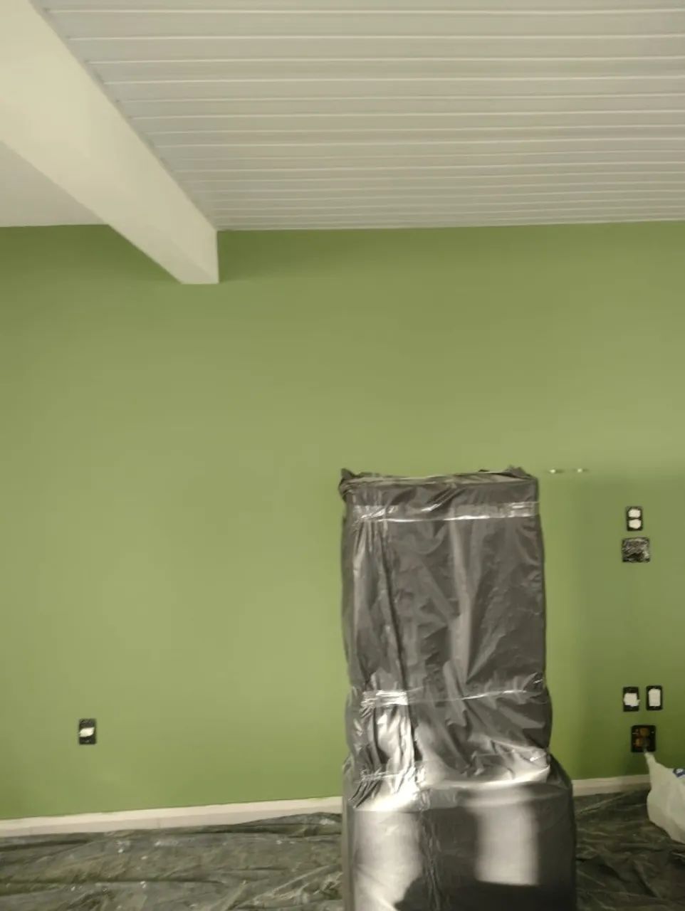 EXECUTO SERVIÇOS:CARPINTEIRO,PEDREIRO,PINTOR DE PAREDE,ACENTAMENTO DE PISO E PORTAS. - Foto 3